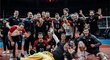 Němečtí volejbalisté oslavují vítězství nad Českem
