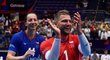 Čeští volejbalisté Adam Bartoš a Milan Moník se radují z vítězství nad Francií v osmifinále mistrovství Evropy v Ostravě