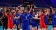 Čeští volejbalisté se radují ze senzačního vítězství v osmifinále mistrovství Evropy proti Francii