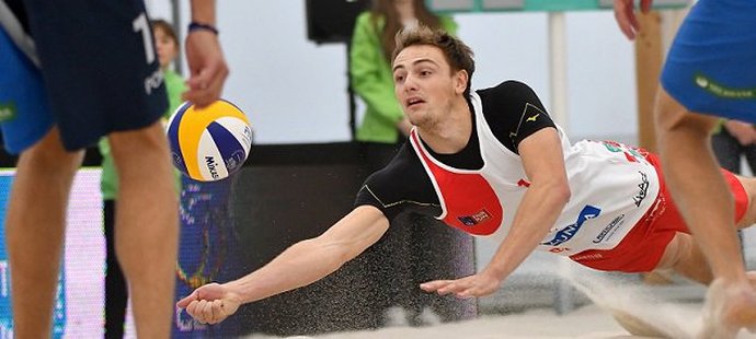 Beachvolejbalová dvojice Ondřej Perušič a David Schweiner ovládla turnaj evropské série CEV v Pelhřimově.