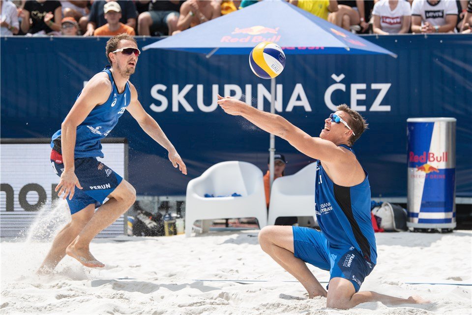 Ondřej Perušič (číslo 1) a David Schweiner (číslo 2) postoupili na turnaji Světové série v Ostravě mezi osm nejlepších