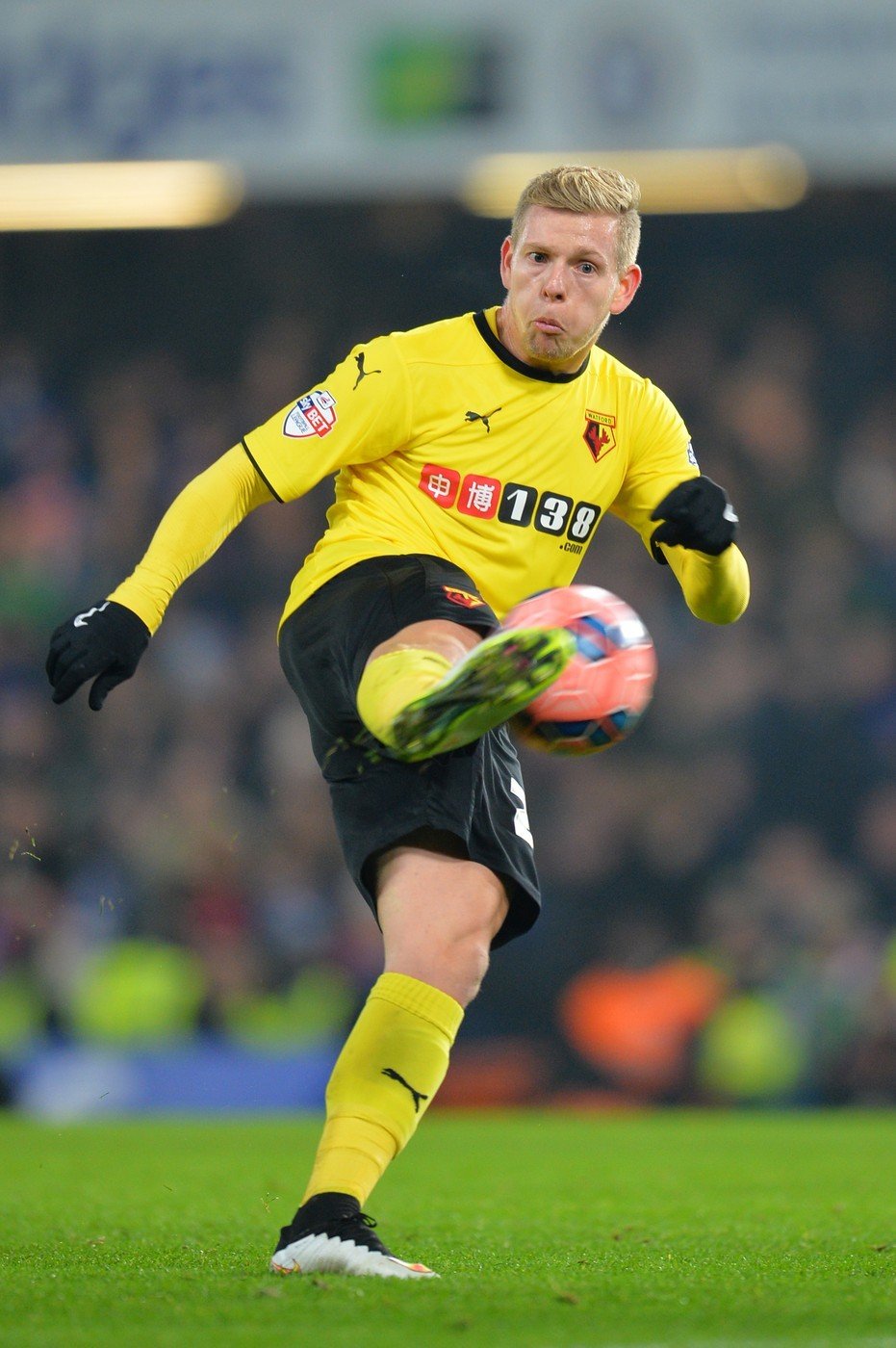 Matěj Vydra v dresu Watfordu, týmu z anglické Premiership