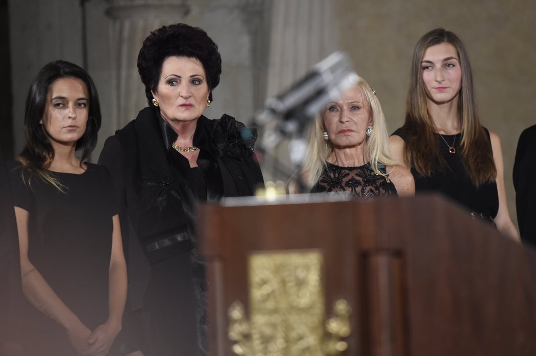 Helena Fibingerová před slavnostním udílení státních vyznamenání na Pražském hradě