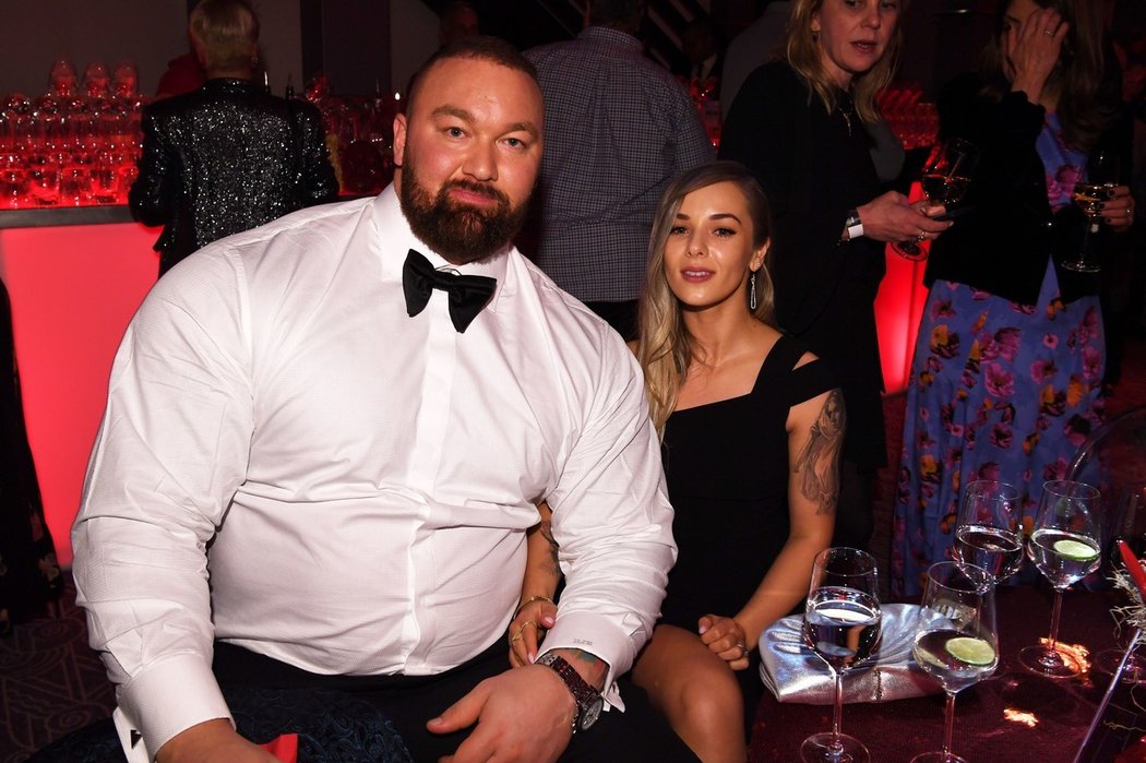 Herec z Hry o Trůny Halfthor Björnsson a jeho drobounká manželka Kelsey