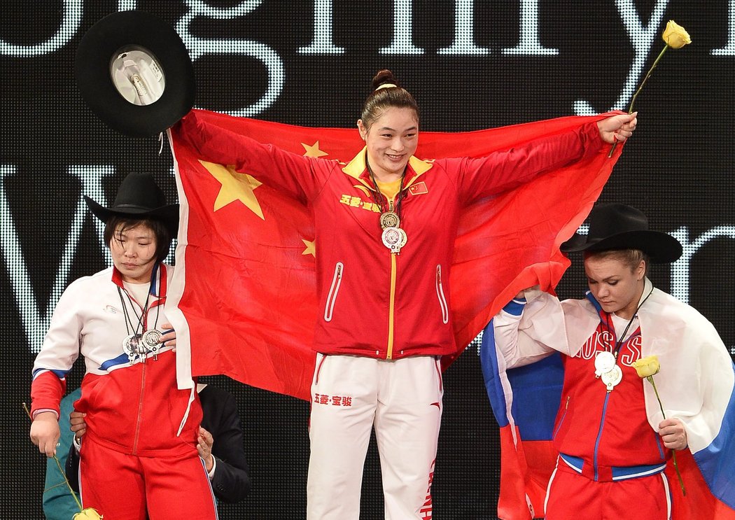 I na slavnostní vyhlášení dokulhala s pomocí zbývajících medailistek, vítězné Číňanky Kchang Jüe a třetí Rusky Olgy Zubovové.