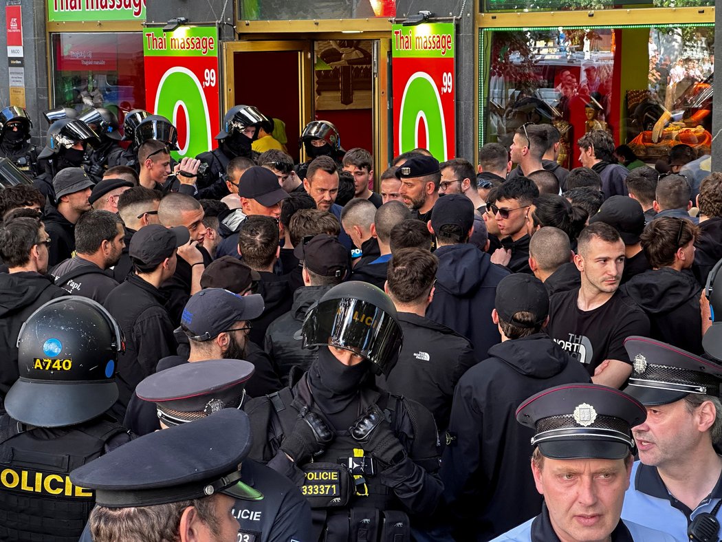 V centru Prahy došlo ke konfliktu mezi příznivci Fiorentiny a West Hamu