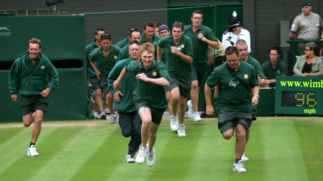 Wimbledonští sběrači v akci