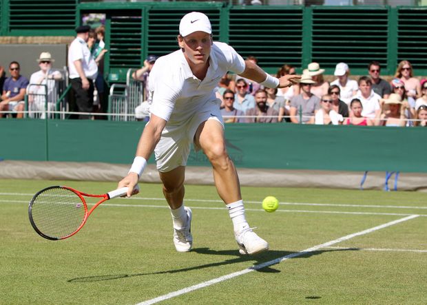 Tomáš Berdych ve Wimbledonu postoupil až do čtvrtfinále. V něm ho ale čeká Federer. Tomáš Berdych ve Wimbledonu postoupil až do čtvrtfinále. V něm ho ale čeká Federer.