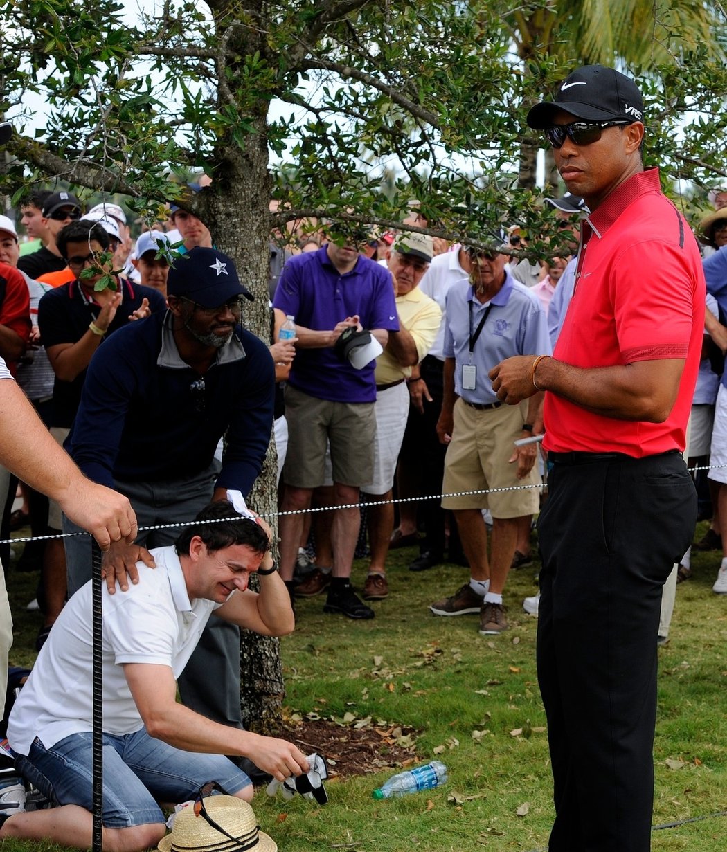 Tiger Woods dal divákovi jako odškodné podepsanou rukavici