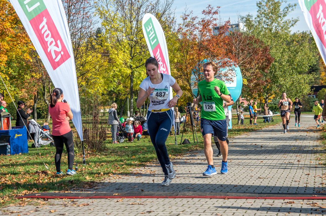 Běžecký iSport LIFE Columbia závod v Divoké Šárce v Praze