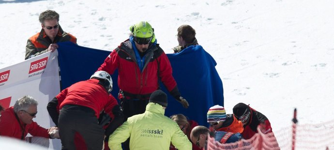 Lékaři a pořadatelé se snaží zachránit Nicka Zoricice