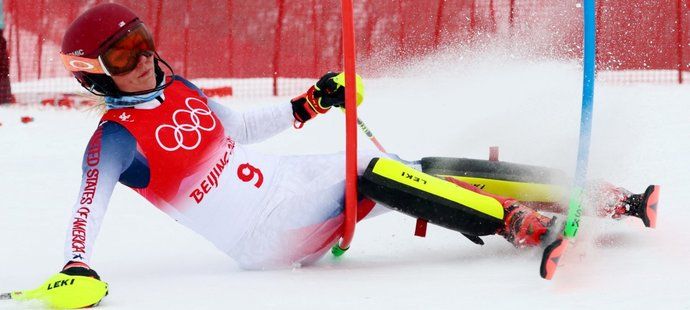 Po pátém místě ve sjezdu útočila Mikaela Shiffrinová na medaili, ale nedokončila slalom
