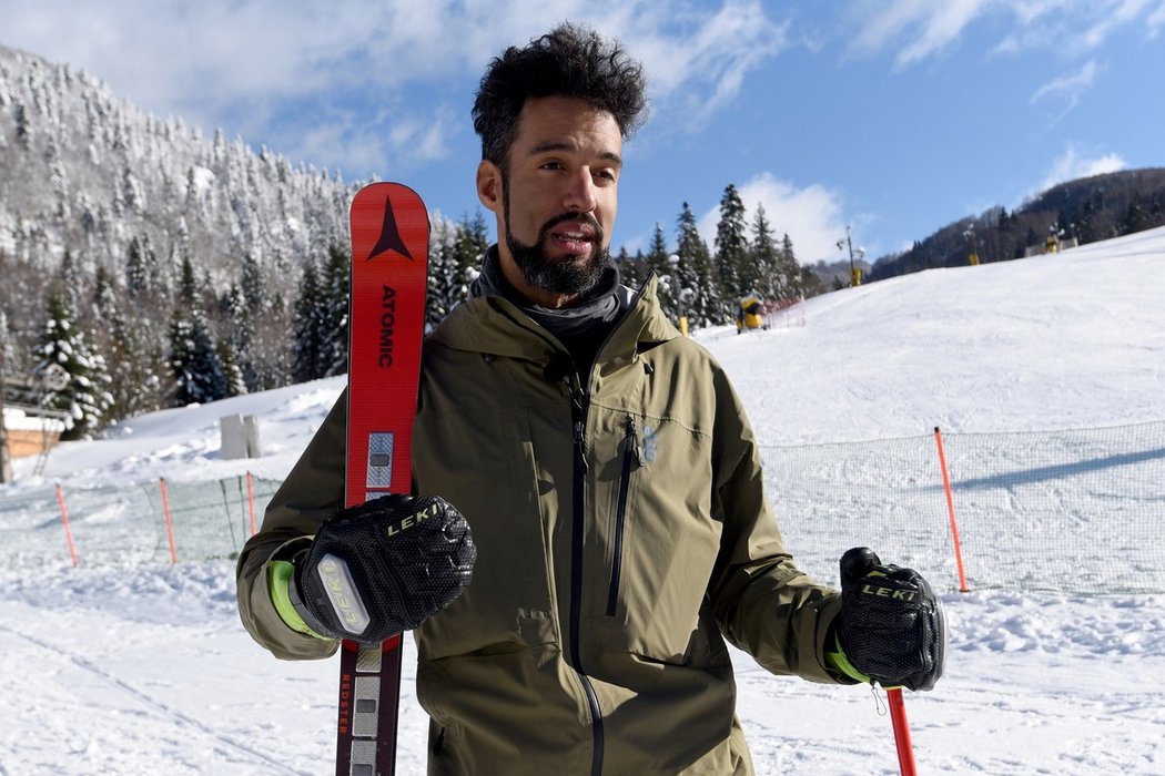 Benjamin Alexander se jako první jamajský lyžař kvalifikoval na olympijské hry