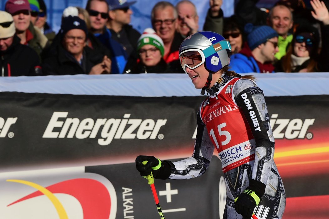 Ester Ledecká dojela třetí ve sjezdu v Garmisch-Partenkirchenu a dosáhla na druhé stupně vítězů v SP lyžařek, třetí zůstala i v hodnocení disciplíny