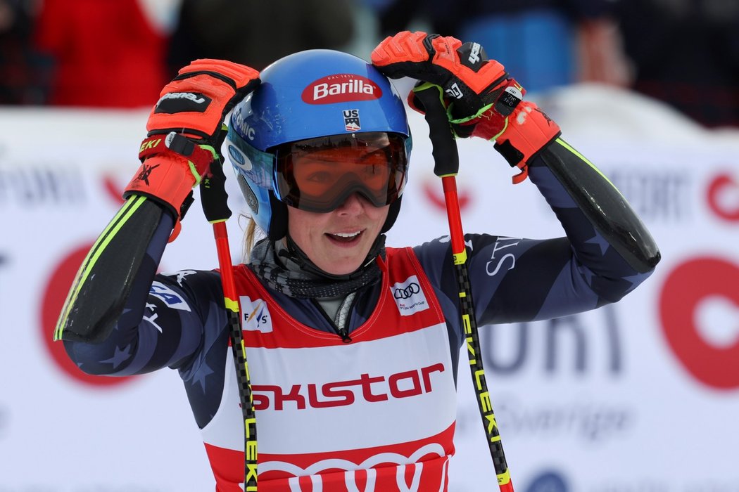 Mikaela Shiffrinová vyhrála obří slalom v Aare a 86. vítězstvím ve Světovém poháru vyrovnala rekord Ingemara Stenmarka