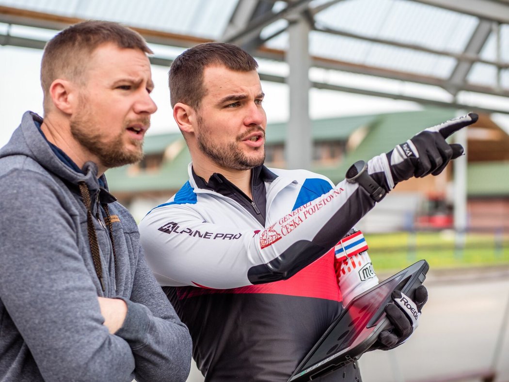 Se střelbou bude českým biatlonistům nově pomáhat Matt Emmons