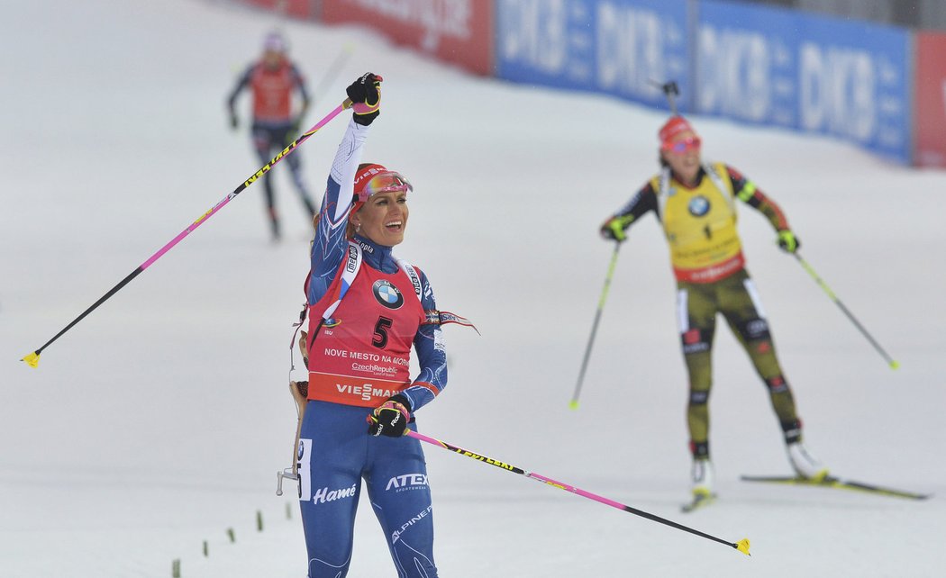 Gabriela Koukalová si dojezd do cíle náležitě užívala