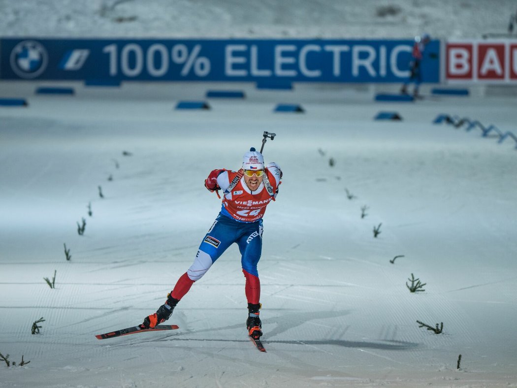 Michal Krčmář finišuje v individuálním závodu