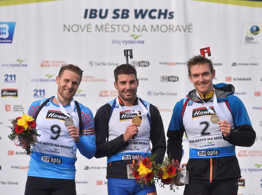 Medailisté mužského supersprintu: zleva stříbrný Jaroslav Kostjukov, vítěz George Buta a třetí Florent Claude