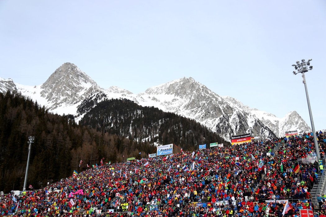 Mistrovství světa v biatlonu v italské Anterselvě začalo v krásném slunečném počasí