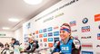Na tiskové konferenci po bronzovém sprintu se Lucie Charvátová už mohla jen usmívat