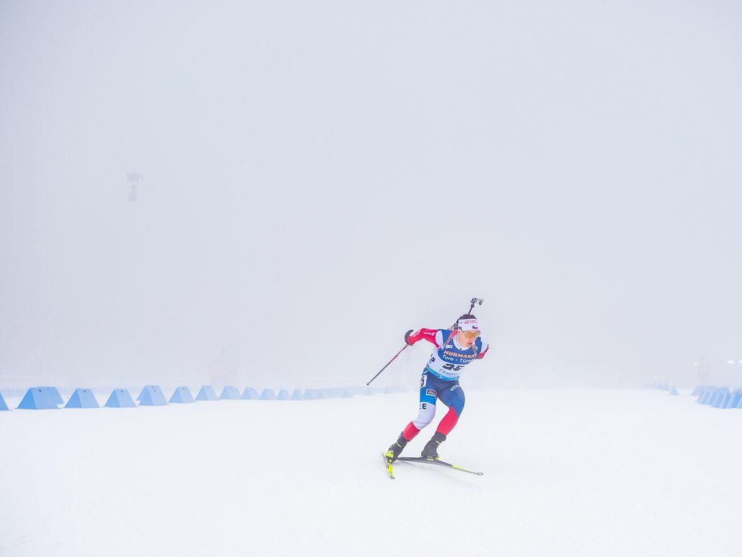 Jakub Štvrtecký sice ve sprintu třikrát chyboval, na trati ale válel