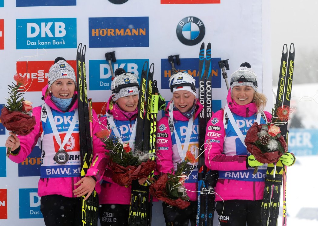 Bronzová české biatlonová štafeta ze SP v Oberhofu ve složení Lucie Charvátová, Veronika Vítková, Markéta Davidová a Eva Puskarčíková