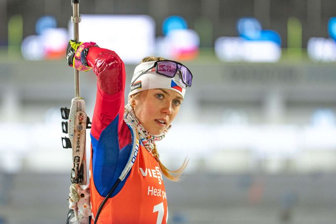 Voborníková v masáku v TOP 15, Plecháčové nevyšla střelba. Krčmář dojel desátý Voborníková v masáku v TOP 15, Plecháčové nevyšla střelba. Krčmář dojel desátý
