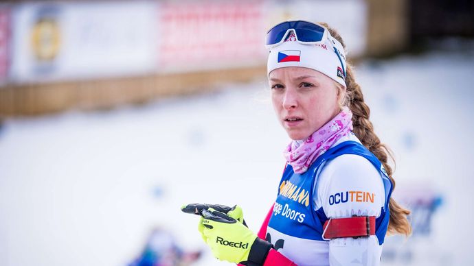 Markéta Davidová při nástřelu před závodem s hromadným startem ve francouzském Annecy-Le Grand Bornand