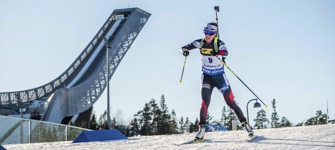 Norský Holmenkollen nabízí závodníkům parádní výhled na skokanské můstky. Veronika Vítková byla ve sprintu nejlepší českou závodnicí, skončila na 23. místě