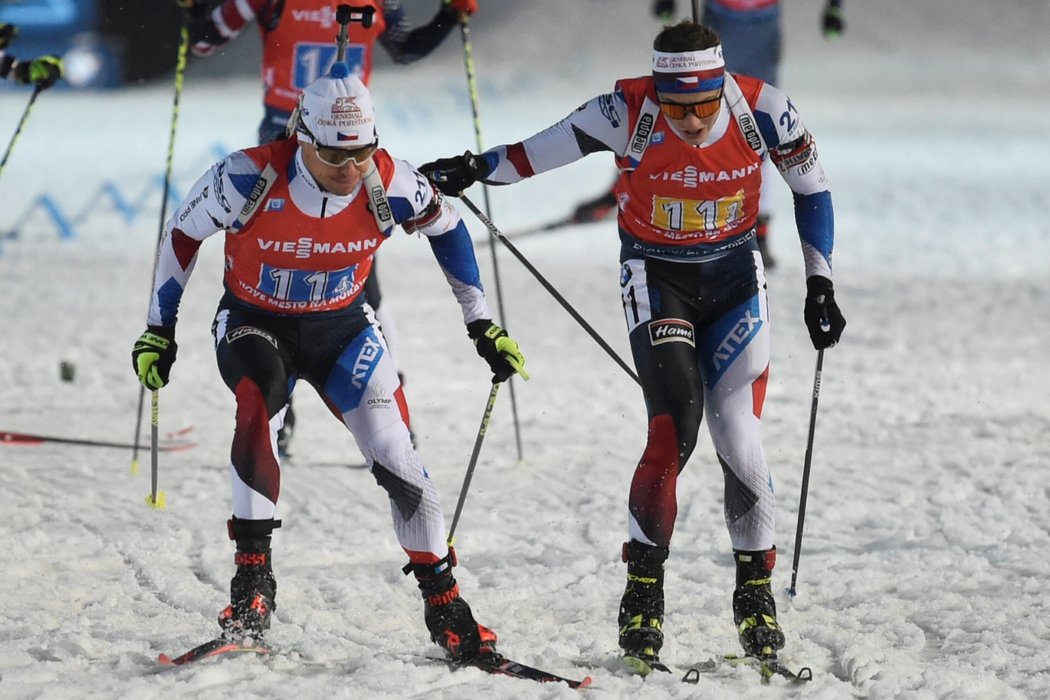 Jakub Štvrtecký předával Michalu Krčmářovi českou štafetu za hranicí 10. místa