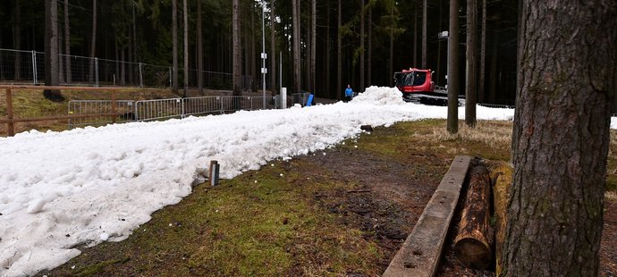 Kvůli příliš teplému počasí musí pořadatelé Světového poháru na Vysočině vytvořit trať