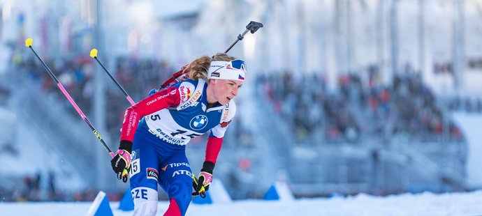 Markéta Davidová obhájila v nedělním stíhacím závodě v Oberhofu 15. místo ze čtvrtečního sprintu