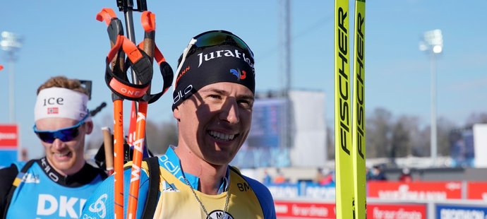 Francouzský biatlonista Quentin Fillon Maillet je poprvé celkovým vítězem Světového poháru