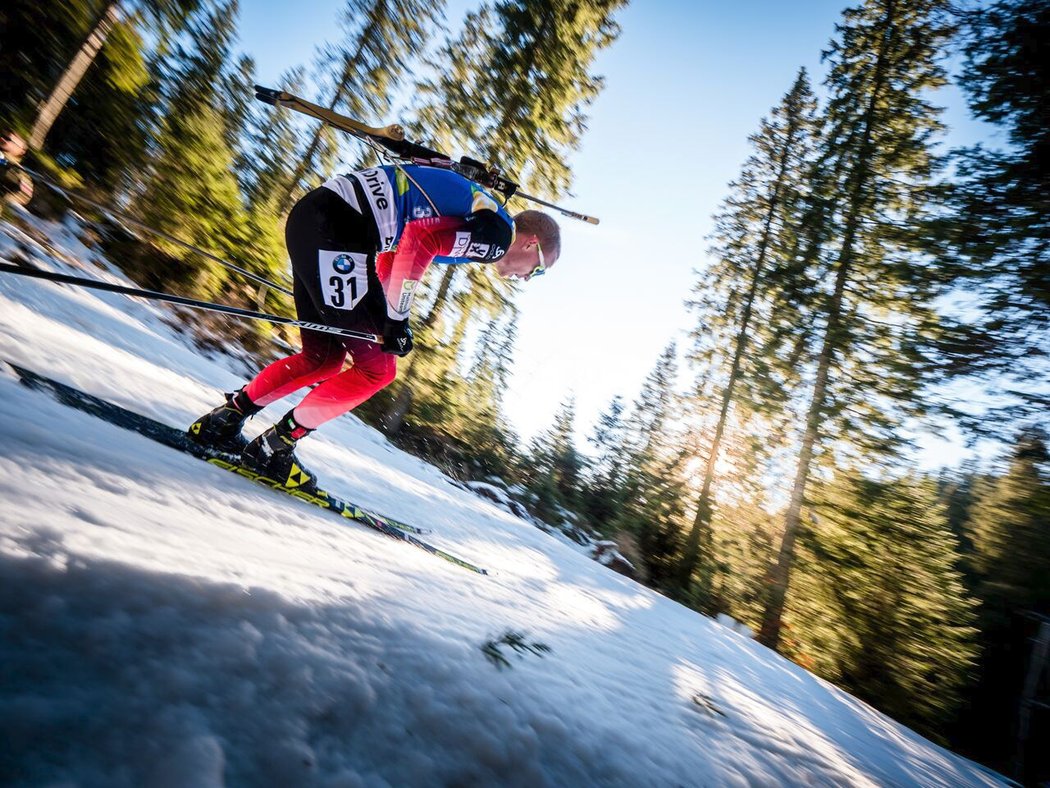 Norský biatlonista Johannes Boe ovládl úvodní sprint Světového poháru 2018/19