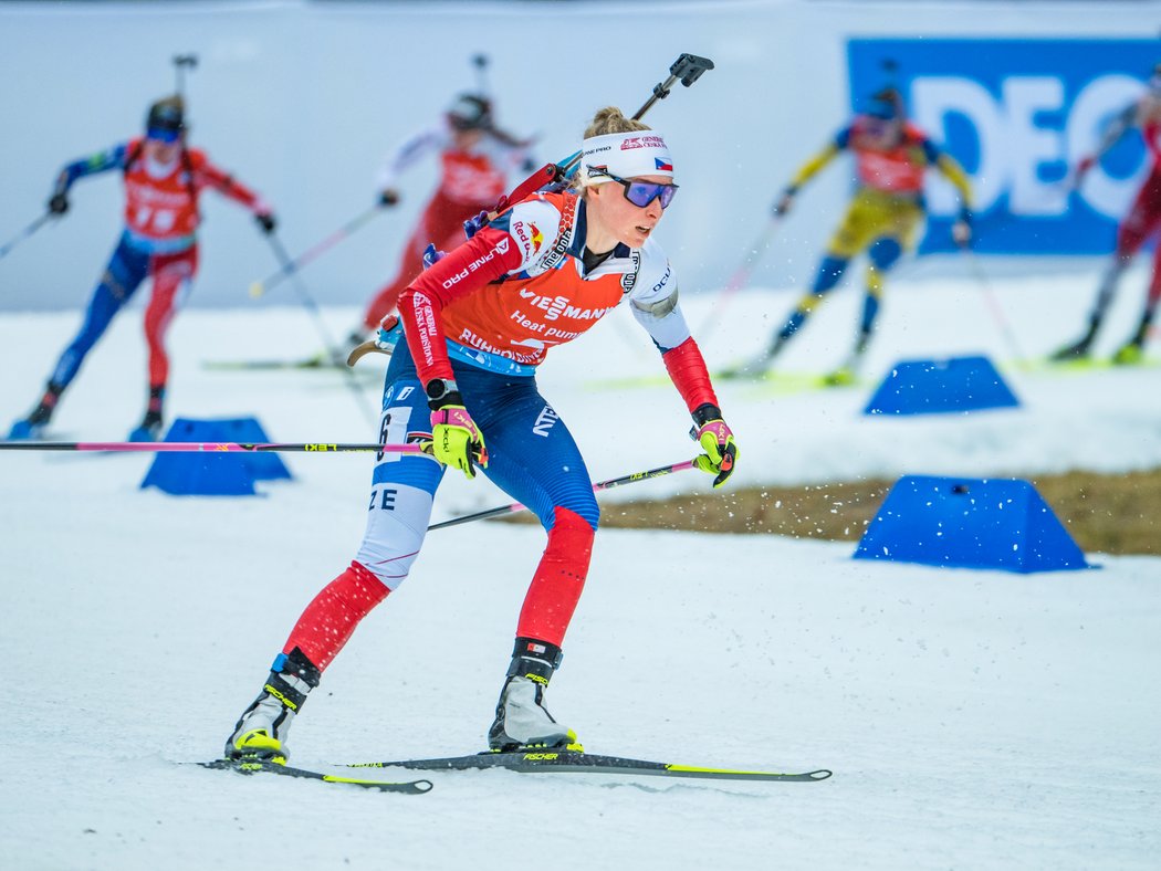 Markéta Davidová si pokazila závod s hromadným startem hned na první střelbě