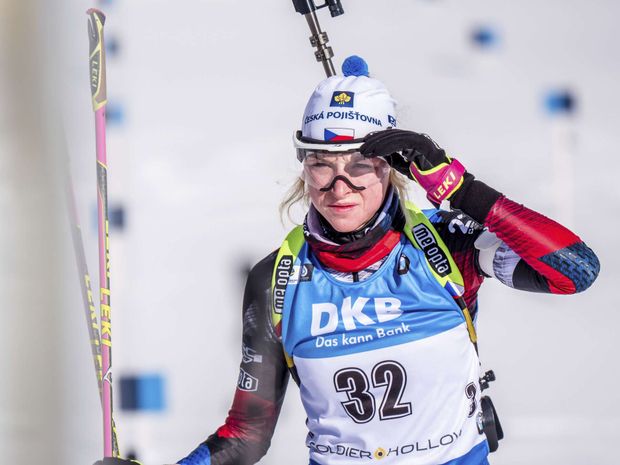 Markéta Davidová předvedla ve stíhačce obdivuhodný výkon, z 20 ran na střelnici ani jednou nechybovala a oproti čtvrtečnímu sprintu se zlepšila o 20 míst Markéta Davidová předvedla ve stíhačce obdivuhodný výkon, z 20 ran na střelnici ani jednou nechybovala a oproti čtvrtečnímu sprintu se zlepšila o 20 míst