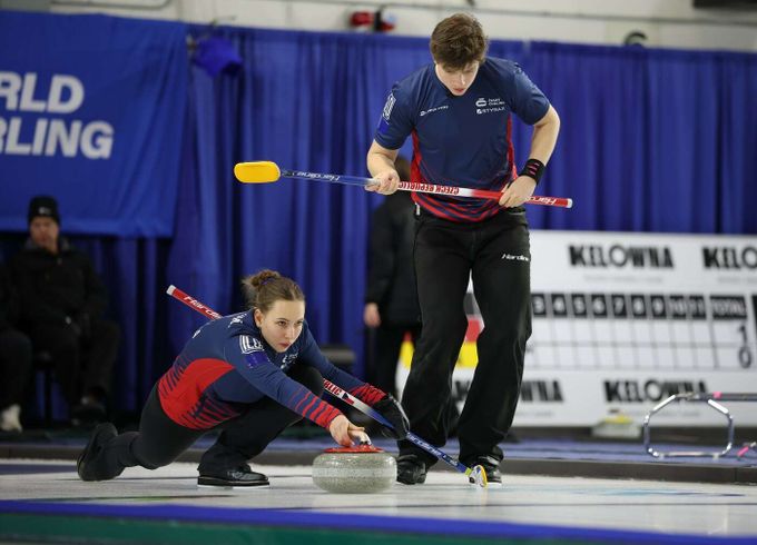 Skvělá zpráva z Kanady! Curleři Zelingrová a Chabičovský postoupili na olympiádu Skvělá zpráva z Kanady! Curleři Zelingrová a Chabičovský postoupili na olympiádu