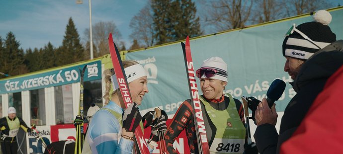 Matka s dcerou na Jizerské padesátce - Kateřina Neumannová a Lucie Neumannová