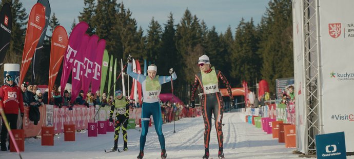 Matka s dcerou na Jizerské padesátce - Kateřina Neumannová a Lucie Neumannová