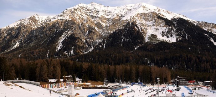 Běžcům na lyžích se ve švýcarském Lenzerheide nabízí úžasný pohled na zasněžené hory