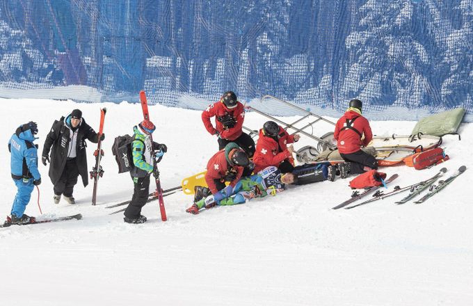 Hrůzný pád lyžaře v Beaver Creeku: trenér v panice, nadějné zprávy z nemocnice Hrůzný pád lyžaře v Beaver Creeku: trenér v panice, nadějné zprávy z nemocnice