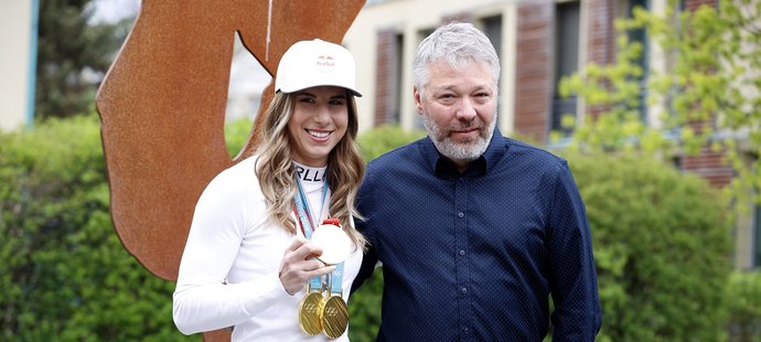 Trenér Tomáš Bank s Ester Ledeckou