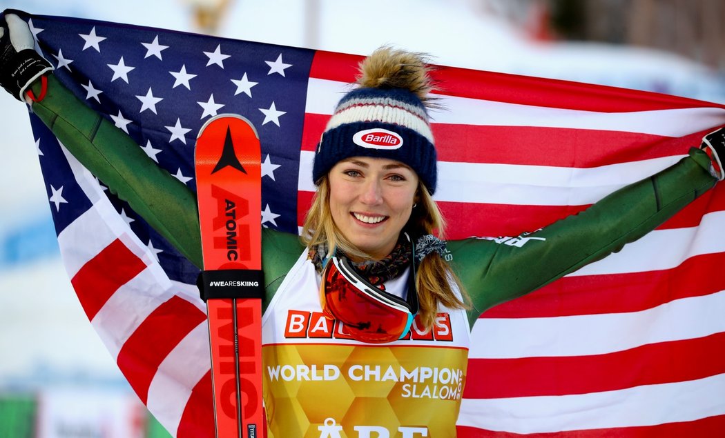 Mikaela Shiffrinová potvrdila díky skvělé druhé jízdě roli slalomářské královny a jako první lyžařka v historii vyhrála na mistrovství světa některou z disciplín čtyřikrát po sobě