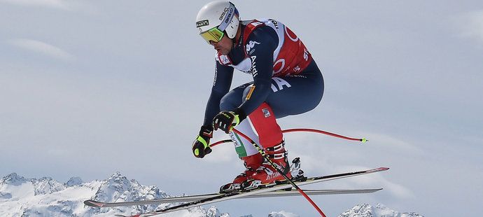 Peter Fill předvedl ve Sv. Mořici i tenhle parádní skok