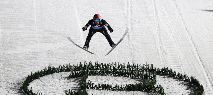 Polský skokan Dawid Kubacki potvrdil triumf na Turné čtyř můstků vítězstvím v Bischofshofenu