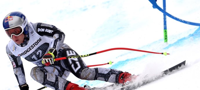 Ještě na druhém mezičase Ester Ledecká vedla, v závěru se ale nevešla do branky a superobří slalom nedokončila