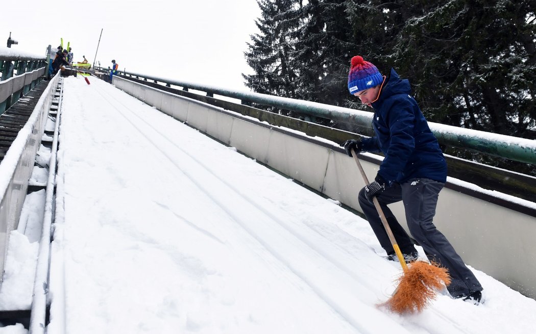 Na devadesátimetrovém můstku v Harrachově se po dlouhých třech letech zase skákalo