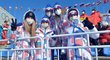 České hokejistky vyrazily na snowboardový big air: zleva Kateřina Bukolská, Tereza Vanišová, Sára Čajanová, Kateřina Mrázová a Dominika Lásková