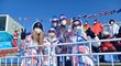 České hokejistky vyrazily na snowboardový big air: zleva Kateřina Bukolská, Tereza Vanišová, Sára Čajanová, Kateřina Mrázová a Dominika Lásková